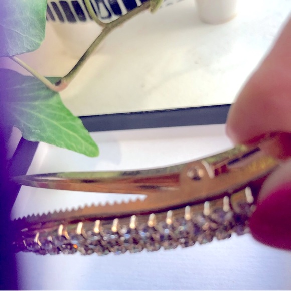 Sparkly Hair Clip - Picture 5 of 7